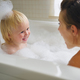 赤ちゃんのお風呂便利グッズ3選、親子で楽しいバスタイムを！