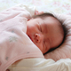 赤ちゃんの枕はいつから使う？頭の形に合う選び方とおすすめ商品