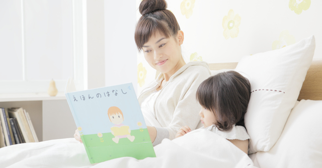 寝かしつけにおすすめの絵本15選！読むだけで寝たくなるほど効果的