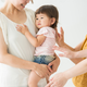 人見知りはいつから？赤ちゃんの人見知りの時期、原因と対処法とは？