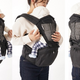 腰への負担を軽減する抱っこ紐「HIPSEAT BABYHUG」新登場！