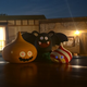 不気味に輝く、あなただけのハロウィーンモンスターをつくろう！ ニジゲンノモリ「ドラゴンクエスト アイランド」 スライム＆ドラキー色塗り体験「秋限定！光るモンスターのきらめきクラフト2026」