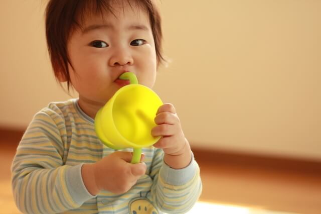 赤ちゃんとコップ,赤ちゃん,コップ練習 ,おすすめ