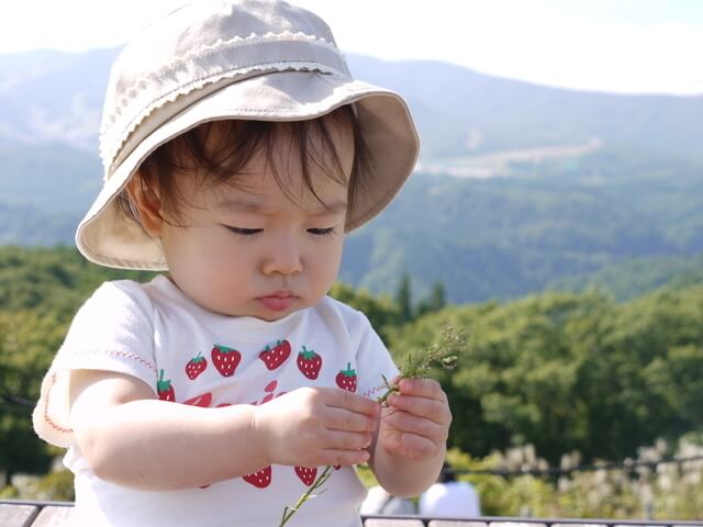 帽子をかぶった赤ちゃん,赤ちゃん,アウトドア,
