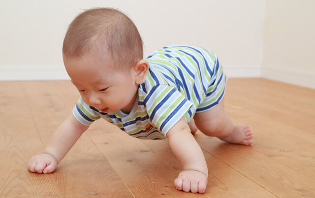 はいはいする赤ちゃん,赤ちゃん,子育て,