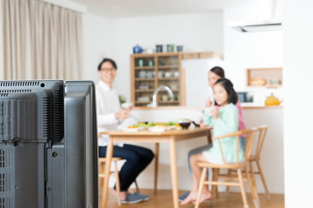 テレビを見ながらの食事,食事マナー,