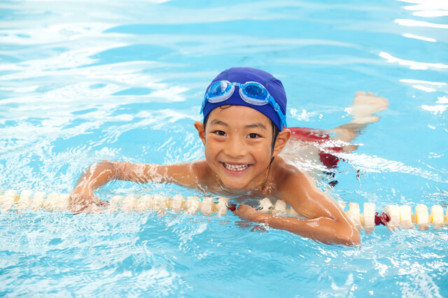 水泳している男の子,愛知県,赤ちゃん,プール