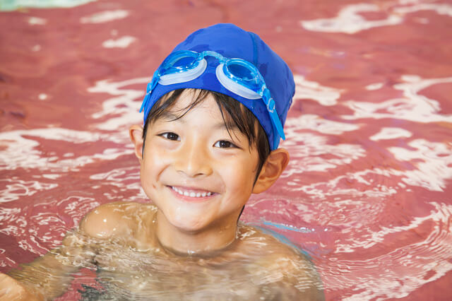 プールで笑顔の男の子,愛知県,赤ちゃん,プール