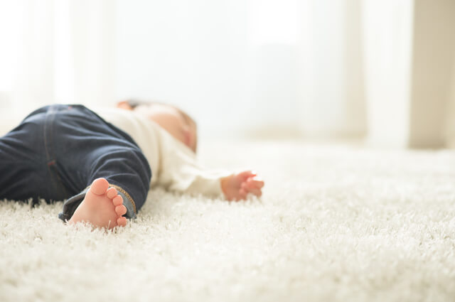 お昼寝をする子ども,子ども,睡眠時間,