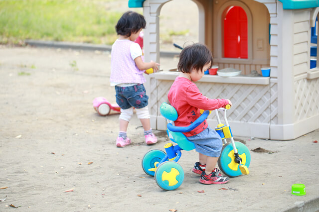屋外で遊ぶ子ども,良い,保育園,選び方