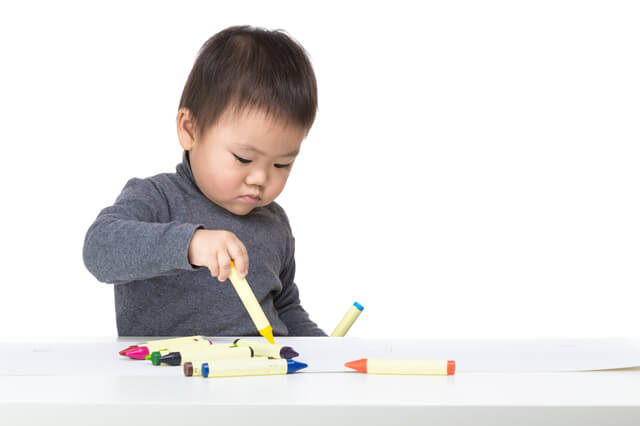 お絵かきする子ども,赤ちゃん,子ども,お絵かき