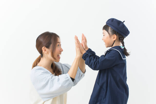 子どもを褒めるママ,しつけ,