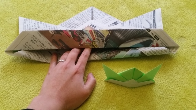 内側への入れ方 オリジナル,兜,作り方,新聞紙