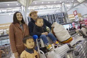 旅行に向かう家族,子連れ,海外旅行,おすすめ