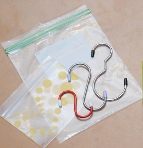 ジッパー付き袋とSじフック,子供,海外旅行,持ち物