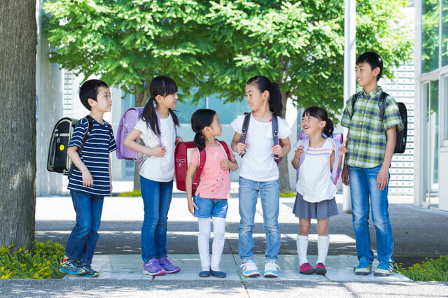 異学年の小学生男女,ランドセル,選び方,基準