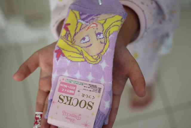 セリアの靴下はディズニープリンセスのラプンツェルやアリエルとのコラボ商品もあり。,ダイソー,子供,