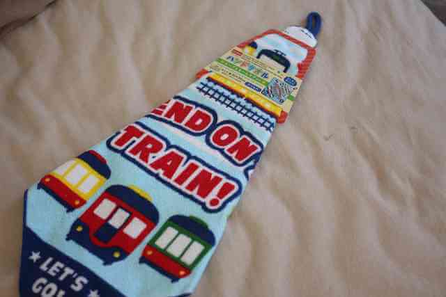 ループつきハンドタオル、サイズは30×30センチ、電車の柄。,ダイソー,子供,