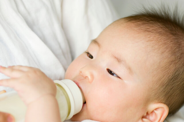 哺乳瓶を抱える赤ちゃん,高島屋,dポイント,