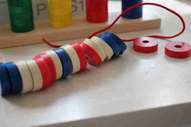 プラステンをひも通し,プラステン,おもちゃ,