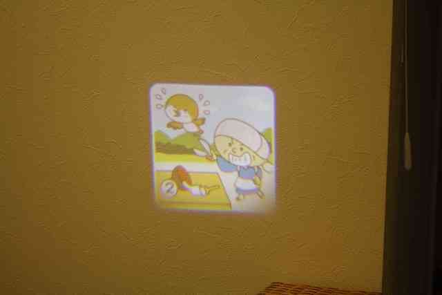 壁を使ってプロジェクターBOOKに投影,プロジェクターブック,