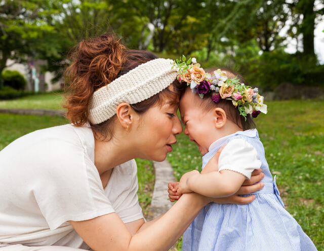 公園で赤ちゃんと遊ぶママ,ハンドメイド,ピアス,