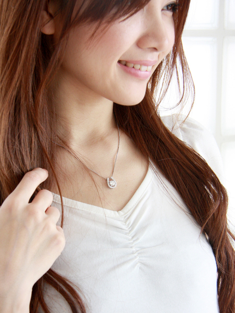 ネックレスをする女性,マタニティウェア,いつから,おすすめ