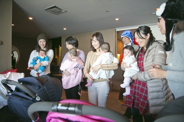 アップリカベビーカーを選んでいる様子,アップリカ,海遊館,赤ちゃん