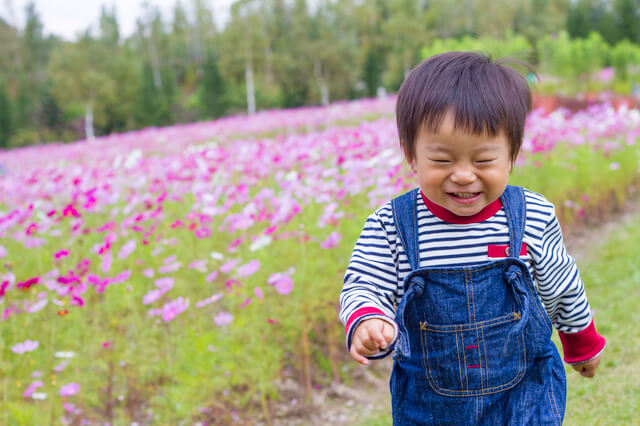 オーバーオールを着た赤ちゃん,ベビー,オーバーオール,