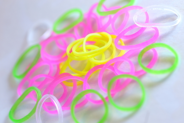 小さい輪ゴム,鉛筆,持ち方,