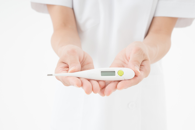 体温計を持つ看護師,赤ちゃん,体温計,