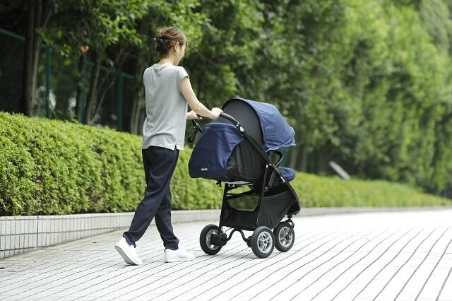 後向き,ベビーカー,アップリカ,ズムーヴ