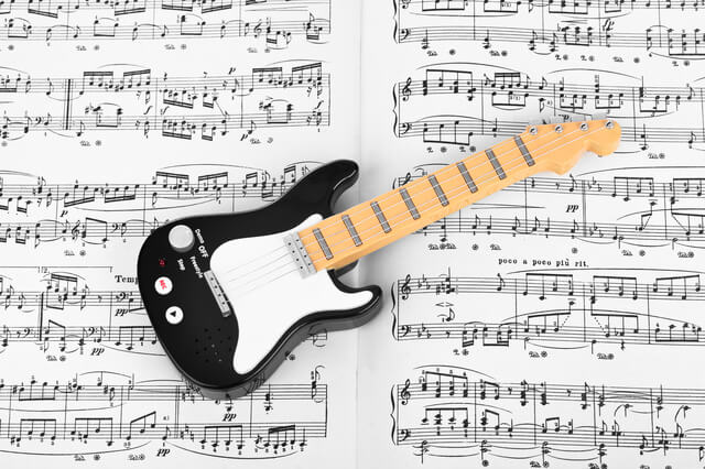 おもちゃのギターの楽譜,ギター,おもちゃ,