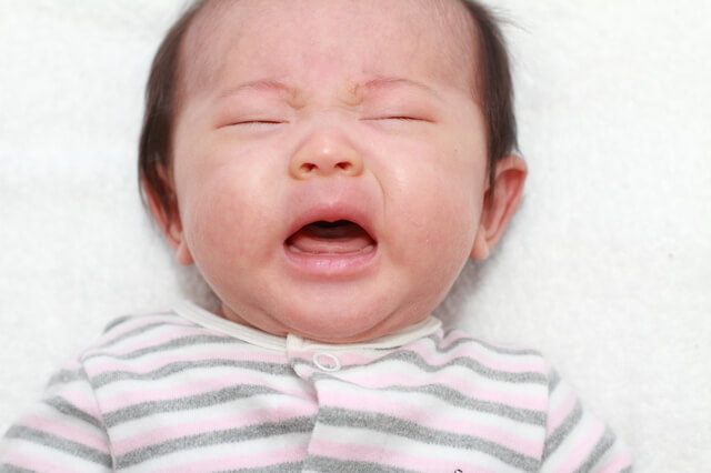 泣き顔の赤ちゃん,赤ちゃん,体温調節,