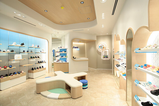 「ASICS KIDS GINZA」店内,ベビーシューズ,ファーストシューズ,