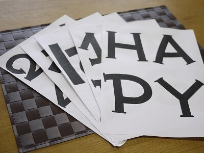 紙に印刷されたアルファベット,ガーランド,作り方,