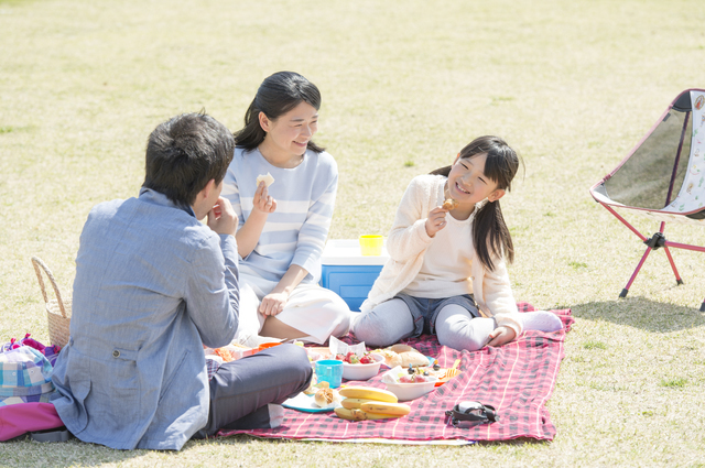 ピクニックする家族,国営昭和記念公園,
