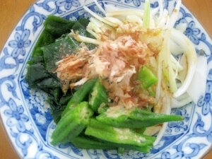 ヘルシー♪玉ねぎとワカメとオクラで簡単和風サラダ,レシピ,オクラ,