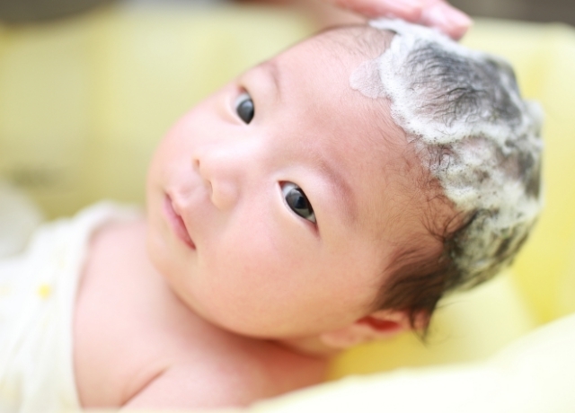 入浴中の赤ちゃん,