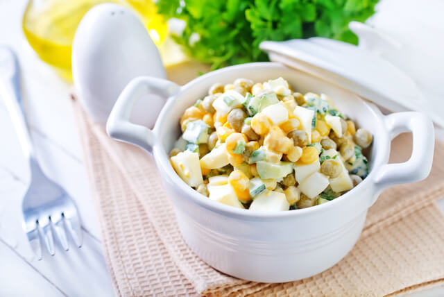 マヨネーズを使ったサラダ,野菜,子ども,