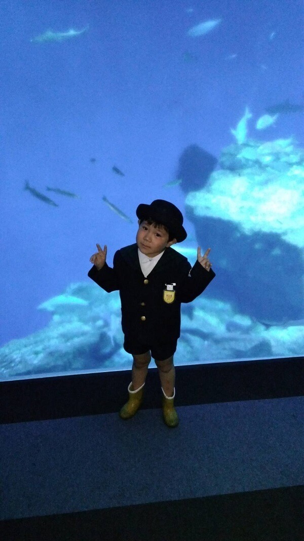 園服を着た子ども,水族館,大洗,