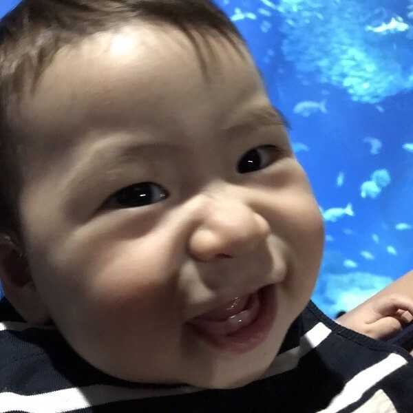 満面の笑みの赤ちゃん,水族館,大洗,
