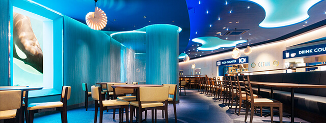 シャチを見ながら食事のできるレストラン内観,水族館,千葉,