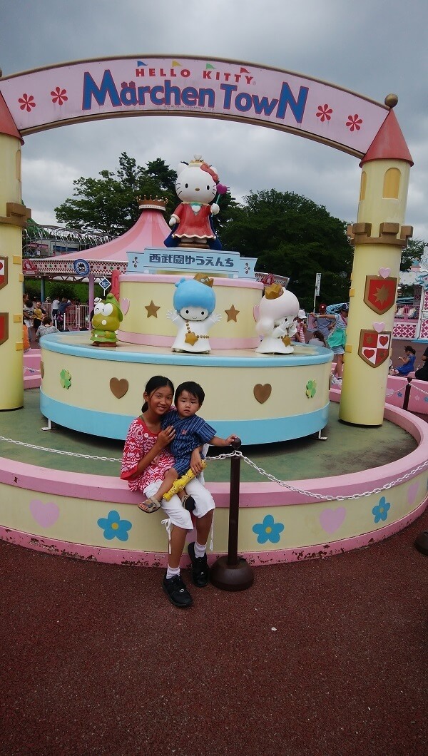 サンリオキャラクターと姉弟,西武園ゆうえんち,プール,