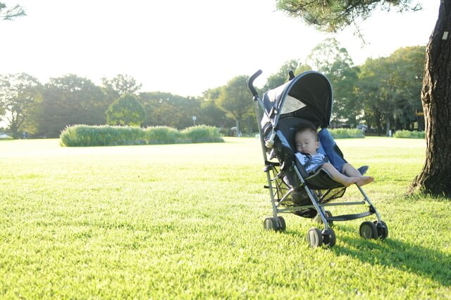 ベビーカーに乗る赤ちゃん,ベビーカー,中古,買取