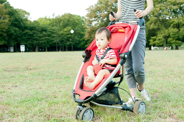 公園でのベビーカー,ベビーカー,日よけ,