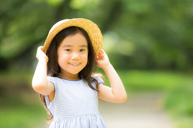 麦わら帽子の女の子,子ども,帽子,