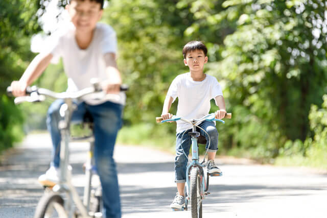 自転車に乗る少年,小学生,自転車,人気