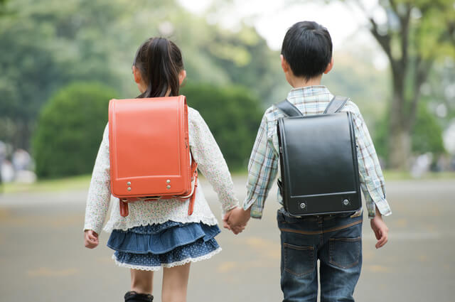 ランドセル子ども男女歩く,絵本,おすすめ,7歳