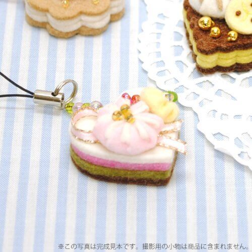 フェルトで作る手芸キット：　スイーツストラップ　ホワイトハート,手作り,ストラップ,